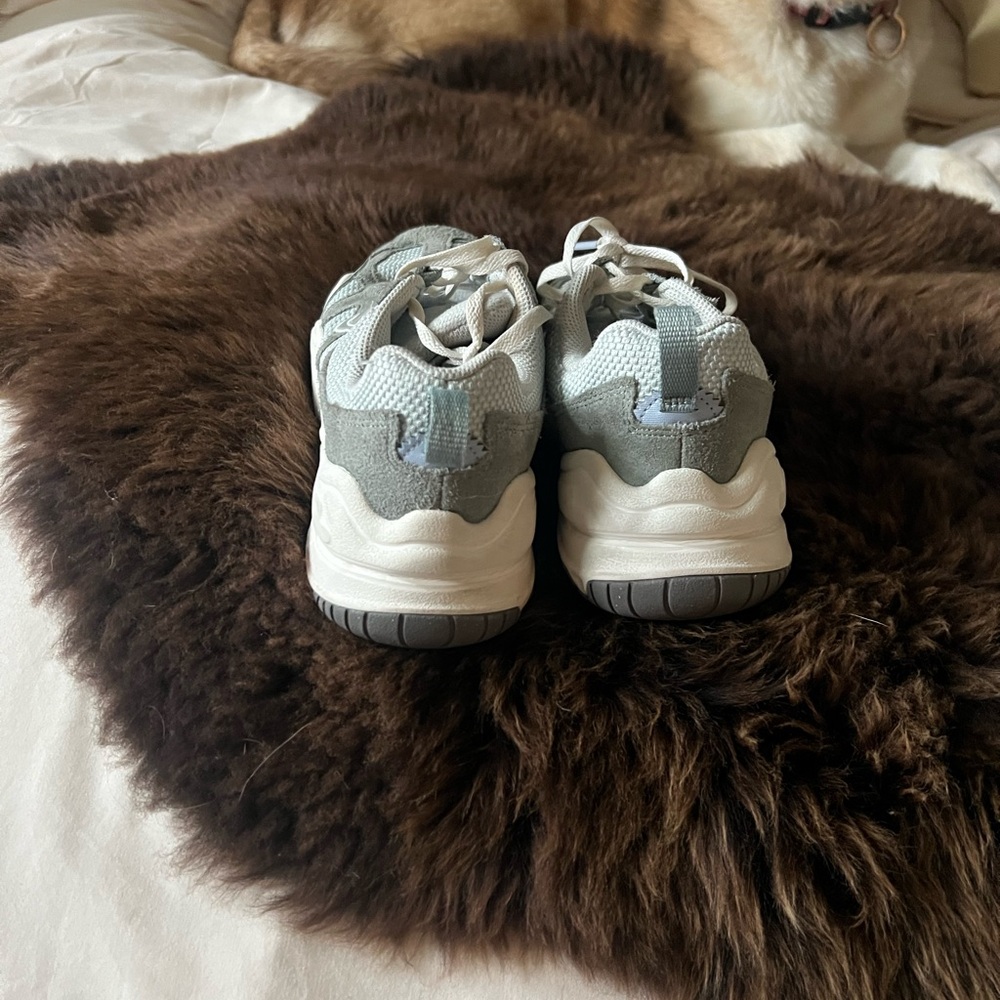 Nike Women’s Cloud Sneakers - Picture 2 of 4